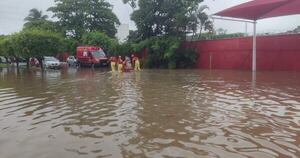 Diario HOY | En una hora de lluvia cayó 60 mm de agua, El Niño ahora azotó Montevideo