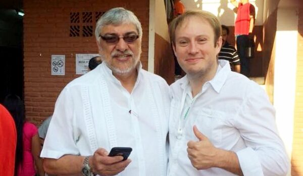 Acusan a yerno de Lugo de ser planillero en la EBY - ADN Digital