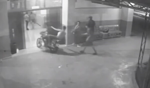 Patoteros ingresan a hospital armados con machetes exigiendo atención para heridos en trifulca - La Tribuna