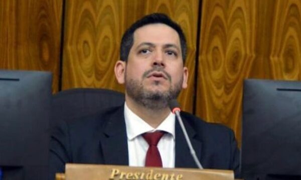 Reeligen a Latorre como presidente de Diputados