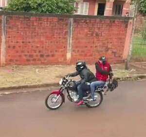 Video: Violentaron una camioneta para hurtar una mochila pero sólo tenía ropa sucia según el denunciante - Policiales - ABC Color