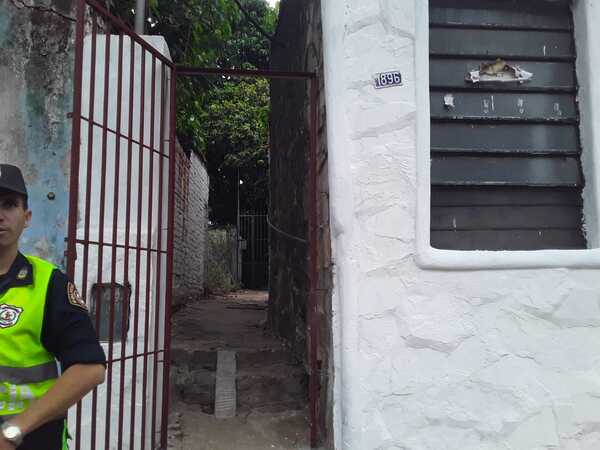 Ordenan detención de madre cuyo hijo murió asfixiado supuestamente durante un asalto