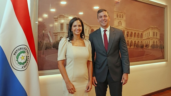 Santiago Peña designa nueva superintendente de Seguros