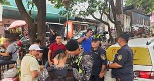 Diario HOY | Policía realiza controles en el microcentro de CDE en busca de “pirañitas”
