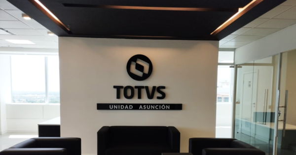 Totvs marca un hito en Paraguay con la inauguraci贸n de su nueva oficina en Asunci贸n - Revista PLUS