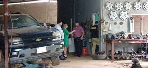 Allanan desarmadero clandestino en CDE y recuperan auto robado en Villeta - ABC en el Este - ABC Color
