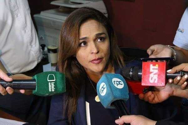 Stella Mary Cano fue apercibida por montar causa contra Mario Ferreiro - Judiciales.net