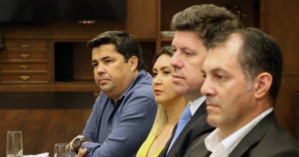 Tras varios días de atraso, Argentina desembolsó los pagos en Yacyretá y Paraguay ya tiene para los salarios