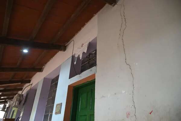 MEC: aulas se caen a pedazos en escuela pública de Zeballos Cué - Nacionales - ABC Color