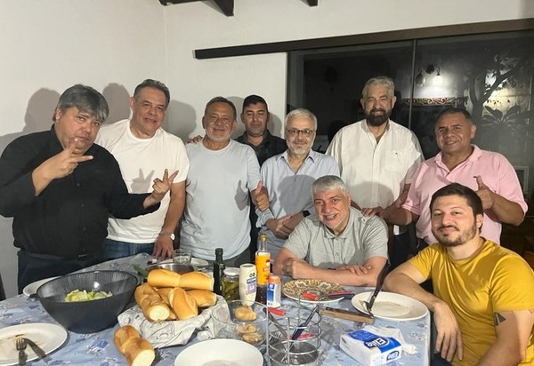 Lugo compartió encuentro con exsenadores antes de viajar a Cuba para seguir con su rehabilitación