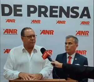 Apuro cartista para descartar plan de reelección y expulsión de Mario Abdo - Política - ABC Color