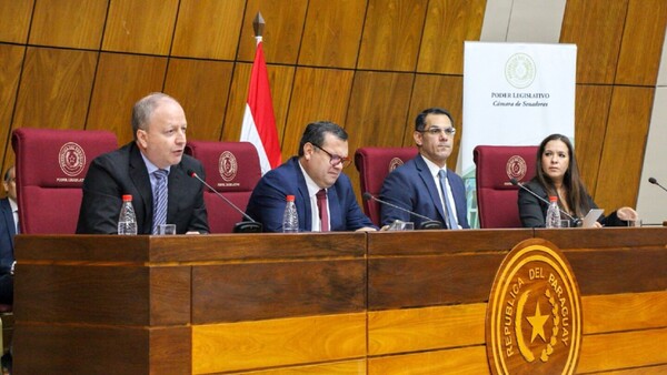 Gobierno hará cambios a proyecto de función pública, tras reclamos
