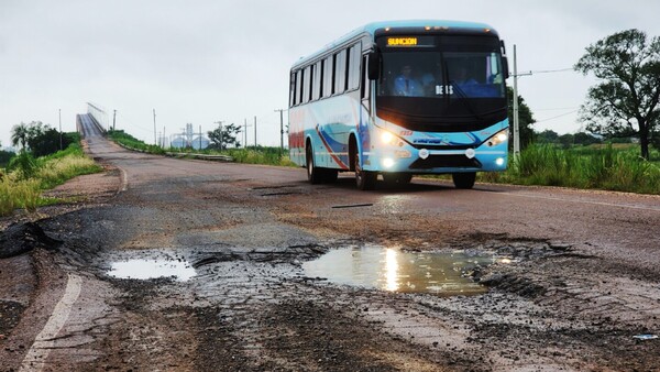 A camioneros les toma casi cinco horas hacer 100 km en “ruta de la vergüenza”