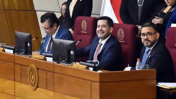 Latorre fue reelecto por mayoría sin mea culpa por festín de nepotismo