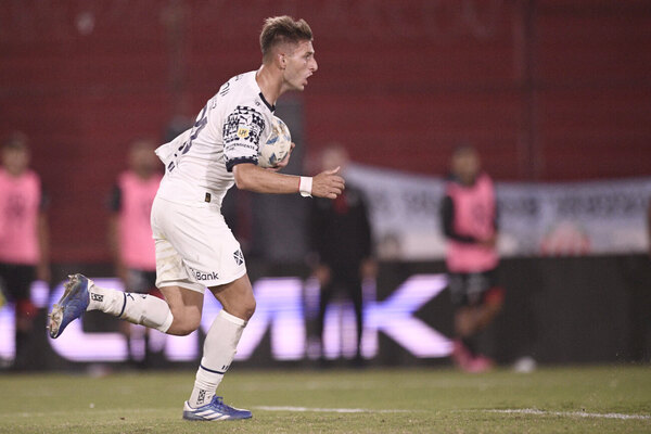Versus / Independiente protagoniza escandaloso empate y es puntero en Argentina
