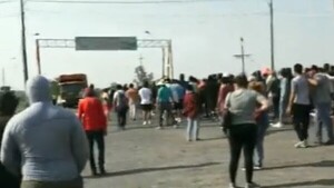 Pobladores molestos siguen manifestados por suba de peaje en el puente Remanso