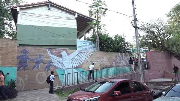 Padres deben pagar un a profesor particular por falta de docente - Nacionales - ABC Color