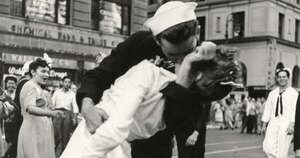 Diario HOY | Intentan prohibir la fotografía del beso más famoso de la historia