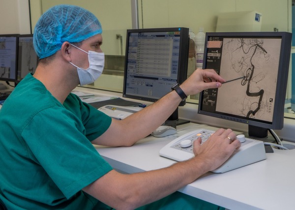 Fundación Tesãi: Otro salto en cirugías neurovasculares