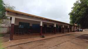 Muchas goteras y un pabellón con peligro de derrumbe en escuela céntrica de Franco - La Clave