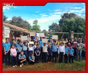 ALUMNOS SE MANIFIESTAN FRENTE A ESCUELA, PIDEN DOCENTE PARA EL 4TO GRADO