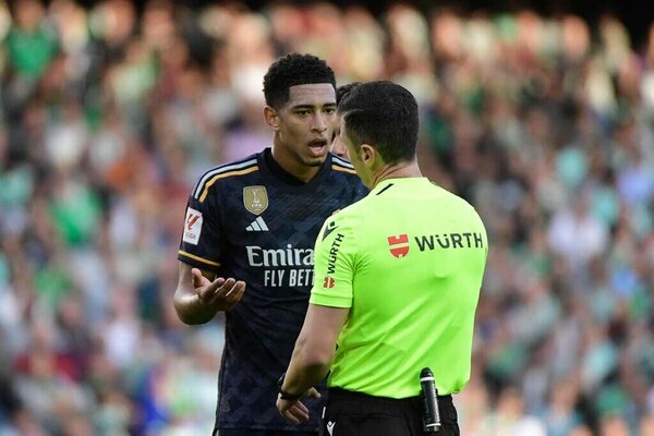 Versus / ¿La sacó barata? El castigo de Bellingham tras su polémica expulsión ante Valencia