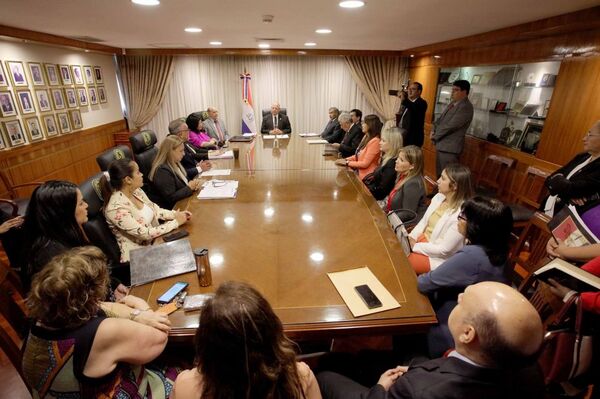 Ministros de la CSJ se reunieron con representantes de gremios y asociaciones judiciales