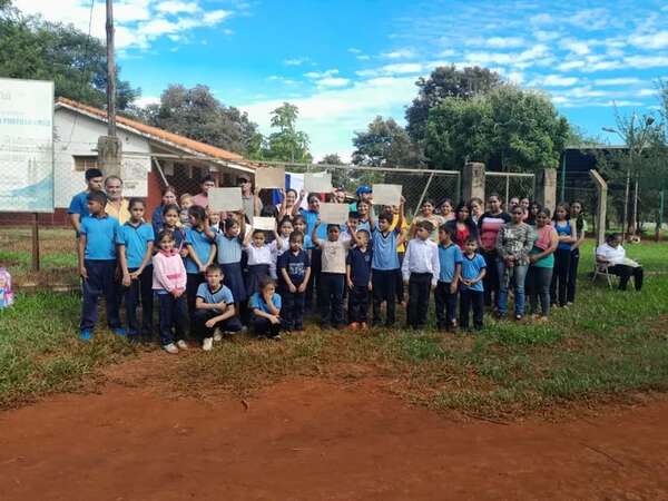Toman escuelas para exigir reposición de rubro docente en Minga Porã - ABC en el Este - ABC Color