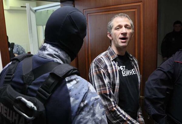 Un periodista condenado a 7 años de prisión en Rusia por criticar asalto a Ucrania