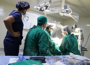 Clínicas realiza exitosa cirugía de implante coclear a niño que padecía con hipoacusia severa - Unicanal