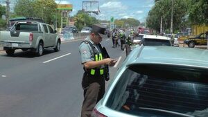 Caminera realiza controles sobre adelantamiento indebido y tránsito por la banquina - El Independiente