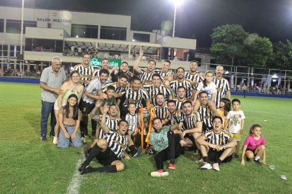 Surgen campeones de futbol en el Deportivo Sajonia - La Tribuna