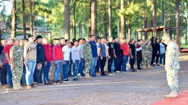 FFAA recibió en el Comando de Artillería a 150 jóvenes que inician capacitación para agentes penitenciarios