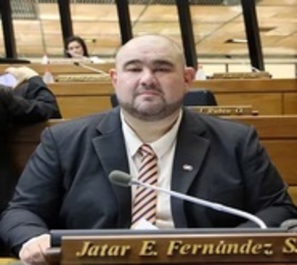 En plena sesión Jatar Fernández confiesa haber estado con un travesti - Paraguay.com