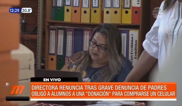 Directora renuncia tras grave denuncia de padres | Telefuturo