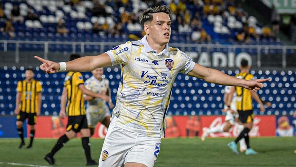 Versus / ¡El zurdazo de Diego Fernández mete a Luqueño a fase de grupos de la Sudamericana!