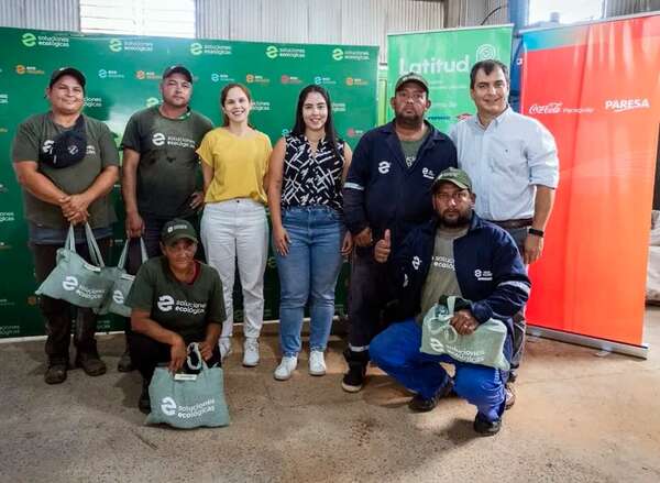 Apoyo de Soluciones Ecológicas y Coca-Cola a los recicladores - Empresariales - ABC Color