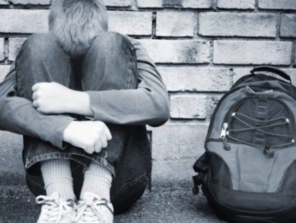 Niño de 12 años en coma inducido tras ser agredido en un colegio de Asunción · Radio Monumental 1080 AM