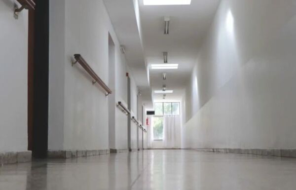 Niño está grave tras recibir patada en la cabeza por parte de otro compañero de colegio