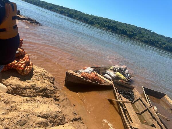 Incautan cargamento de mercaderías frutihortícolas en el Río Paraná