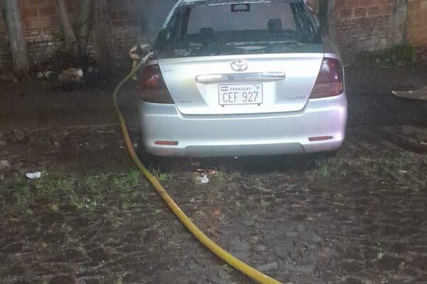 Vehículo se incendia en CDE