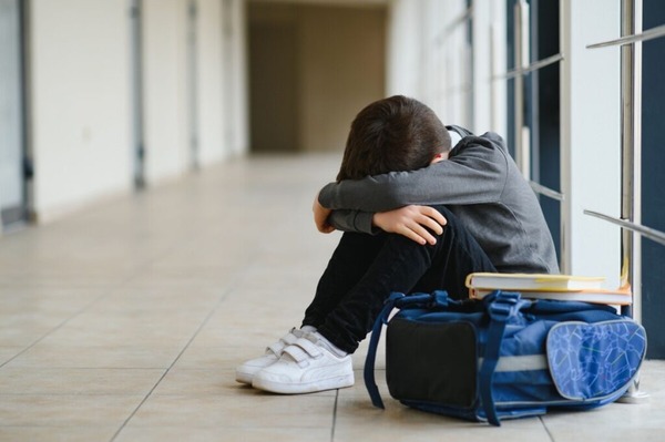 Niño se encuentra en grave estado tras ser agredido en colegio privado - Unicanal