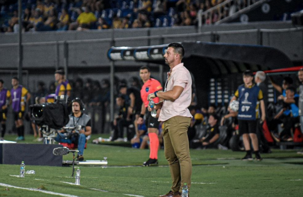 Versus / Julio Cáceres exigió “97 minutos” de concentración a sus jugadores