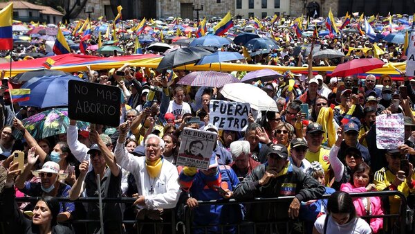 Colombia: multitudinaria marcha en diferentes ciudades contra Petro