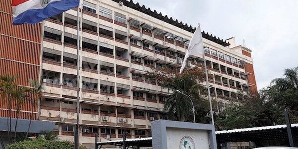 Niño hospitalizado tras caer de una hamaca que se desprendió