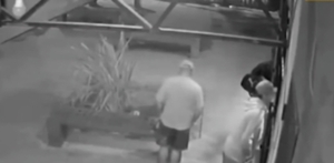 (VIDEO)Poli mató a un delincuente que intentó asaltarla