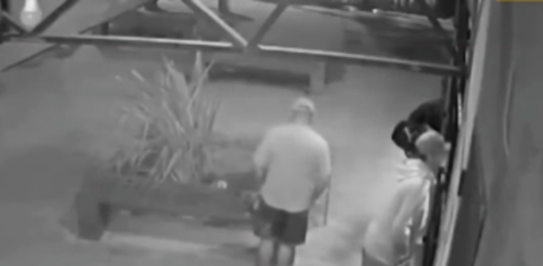 (VIDEO)Poli mató a un delincuente que intentó asaltarla