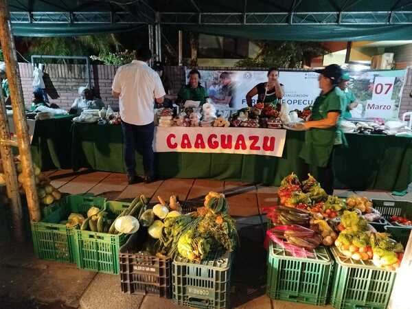 Comercializan frutas y verduras frescas en feria de la agricultura familiar en San Lorenzo - .::Agencia IP::.