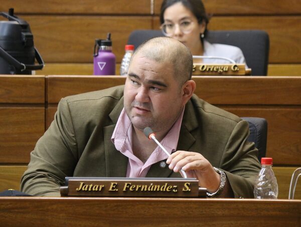 Fernández Safuar dice que no odia a los transexuales, "pero solo hay hombre y mujer" · Radio Monumental 1080 AM