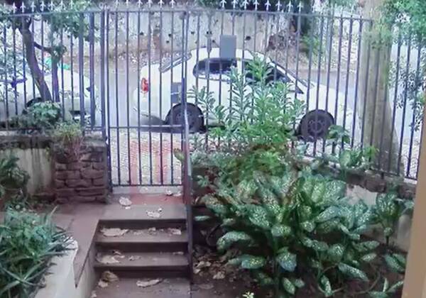 [VIDEO] Niño asfixiado: en circuito cerrado no se observa a nadie en la parte trasera del inquilinato